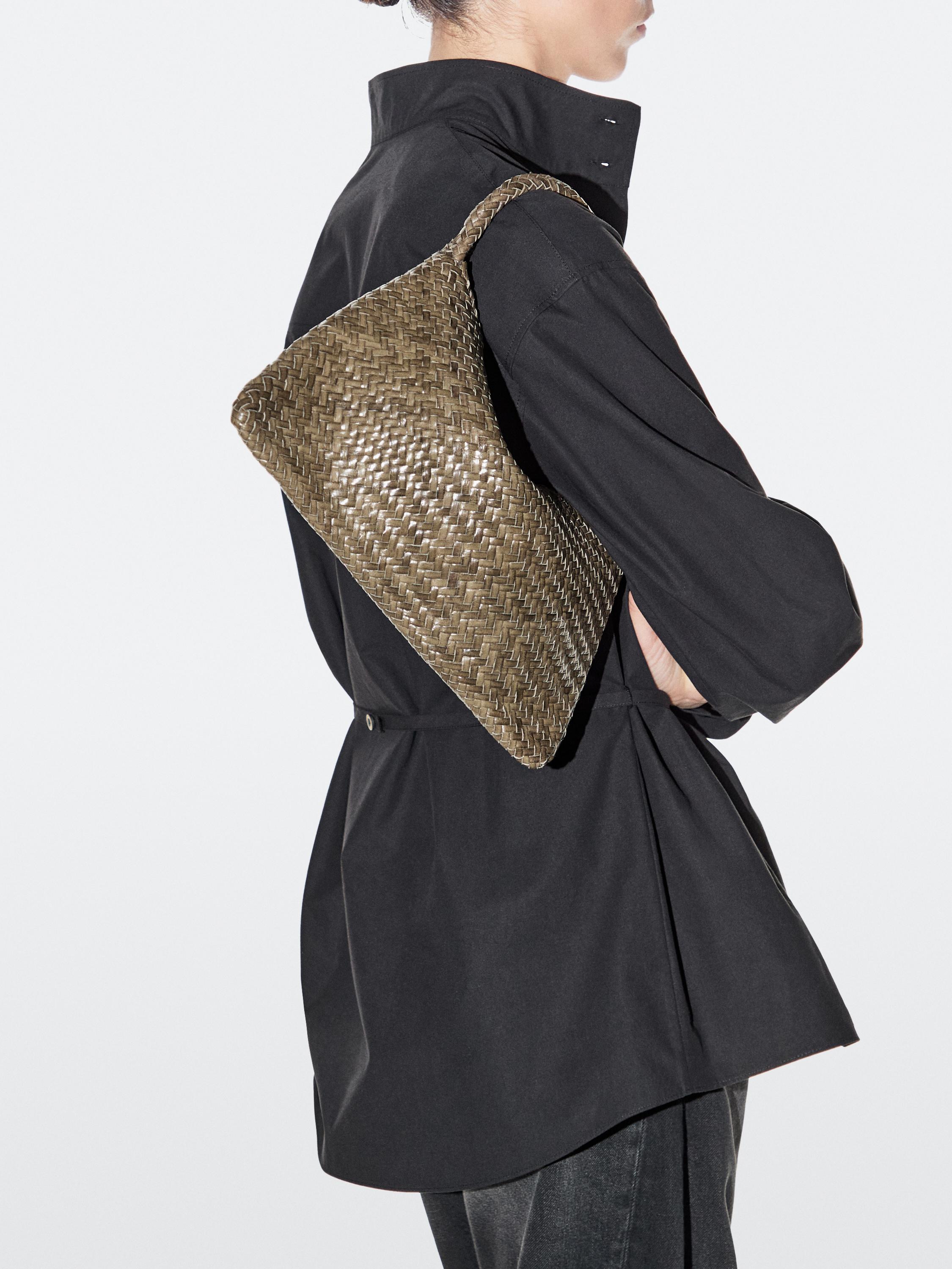 Petit sac porté épaule en cuir tressé